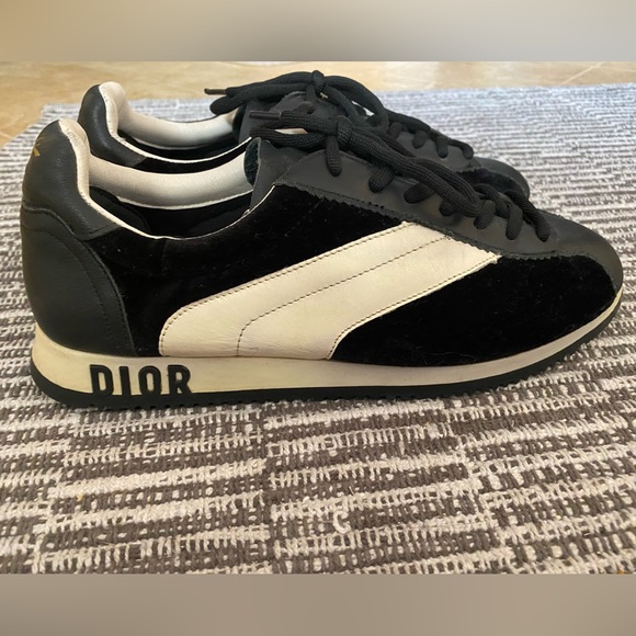 Dior Black/White Leather Diorun Sneakers Retails $1300 - Picture 6 of 13
